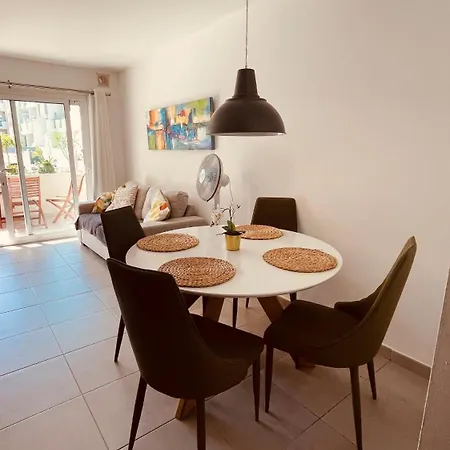 Rising Sun- Bright 1br With Pool & Terrace, Steps From