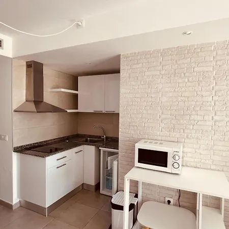 Rising Sun- Bright 1br With Pool & Terrace, Steps From