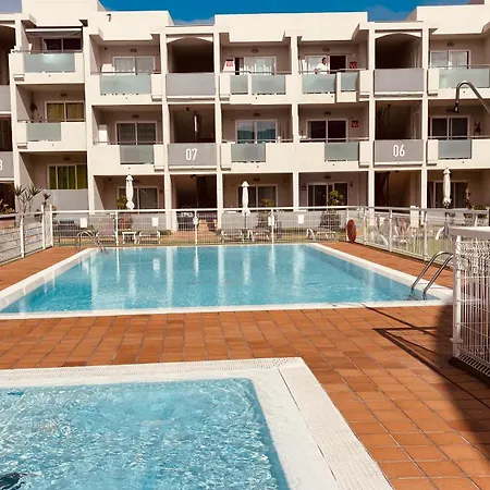 Rising Sun- Bright 1br With Pool & Terrace, Steps From * Corralejo