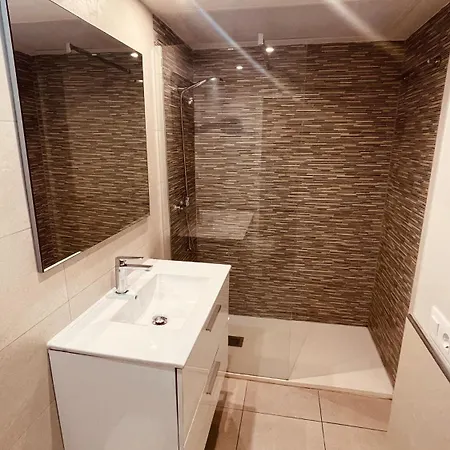 Apartman Rising Sun- Bright 1br With Pool & Terrace, Steps From Corralejo