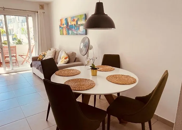 Rising Sun- Bright 1br With Pool & Terrace, Steps From