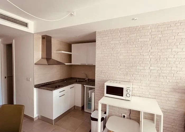 Rising Sun- Bright 1br With Pool & Terrace, Steps From