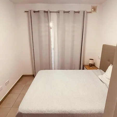 Rising Sun- Bright 1br With Pool & Terrace, Steps From